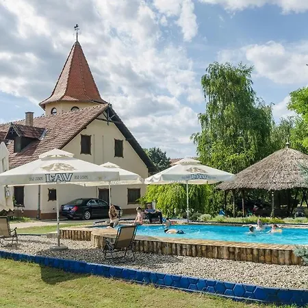 Majkin Salas Bed & Breakfast *